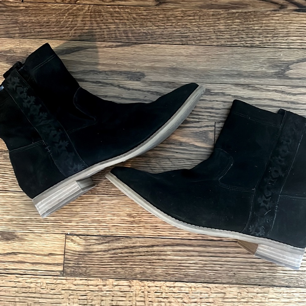 TOMS Black Suede Boots 10.0
